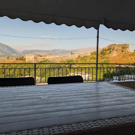 Cloud וילה Gjirokastër